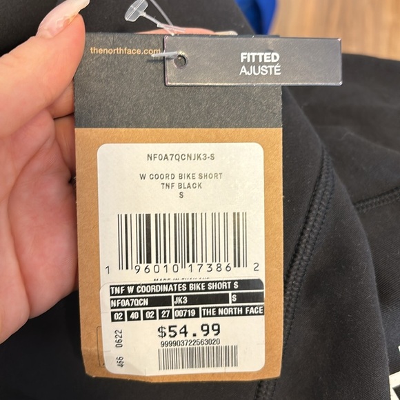The North Face NWT - Women's Athletic Outdoor Casual Black Shorts in Size S - Picture 7 of 8